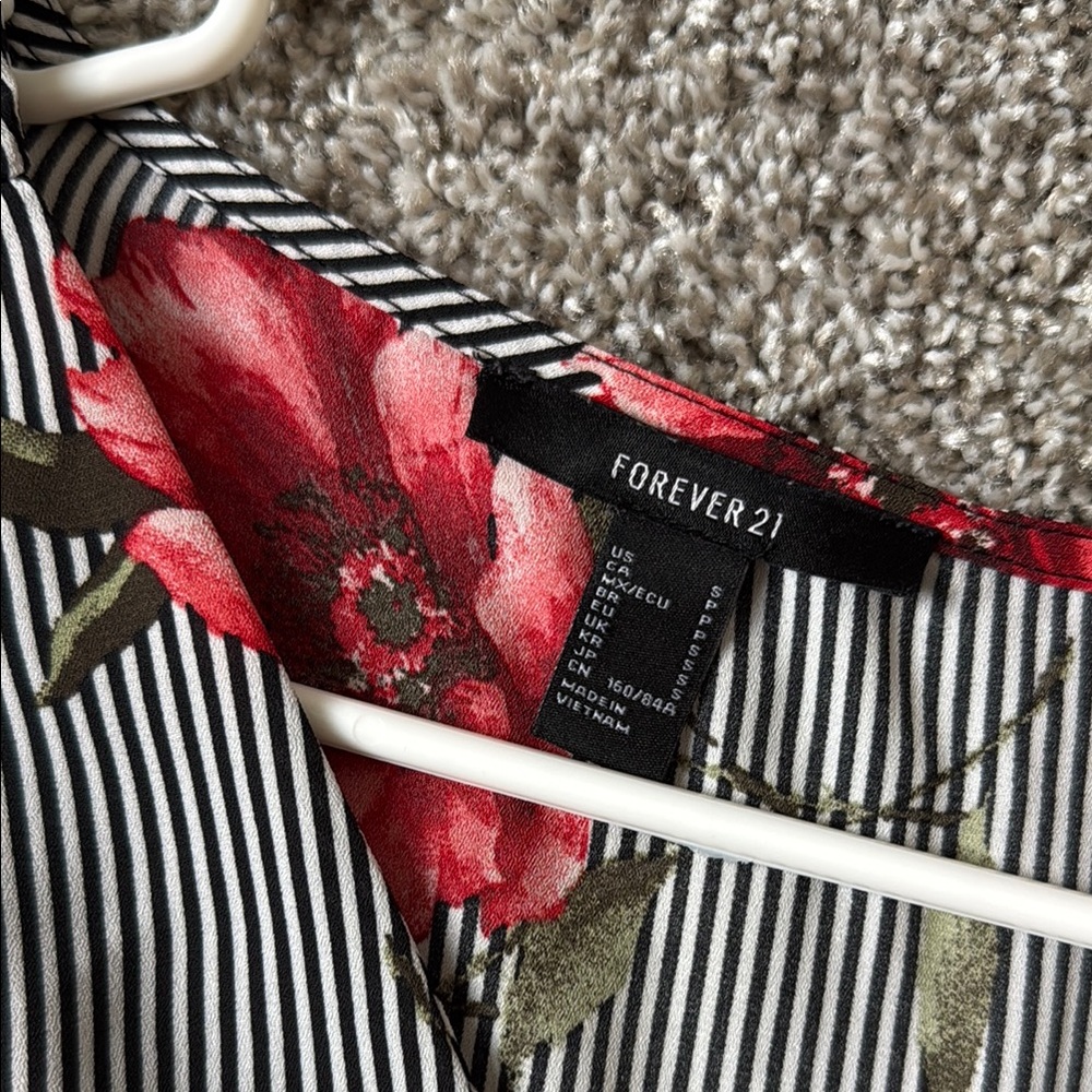 Forever 21 Gray and Red Floral Wrap Blouse - Picture 3 of 4